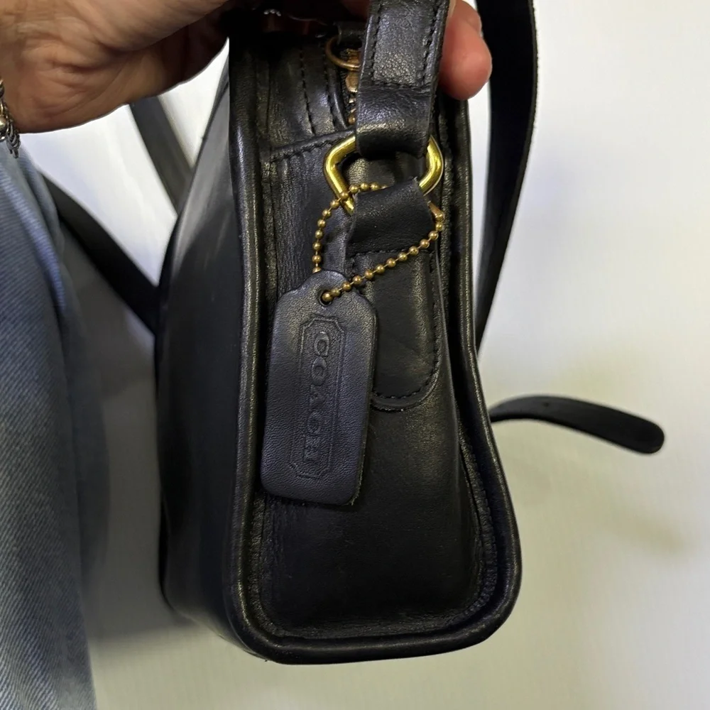 Metropolis Coach Black Leather Crossbody Bag P9087